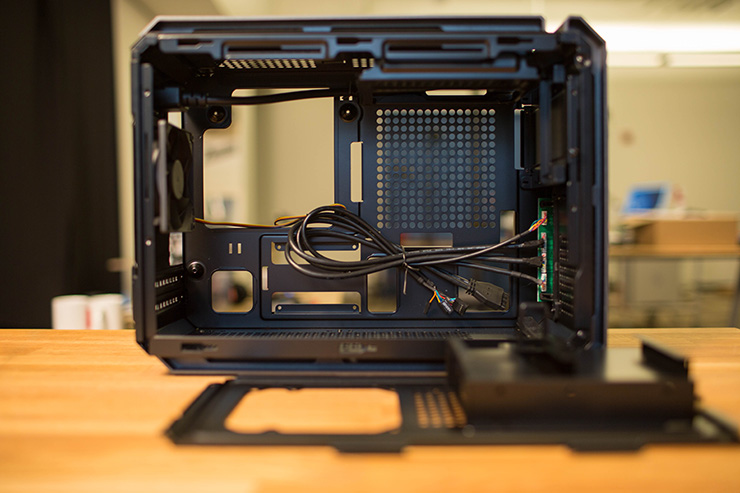 Cougar QBX Mini-ITX Скриншот 1